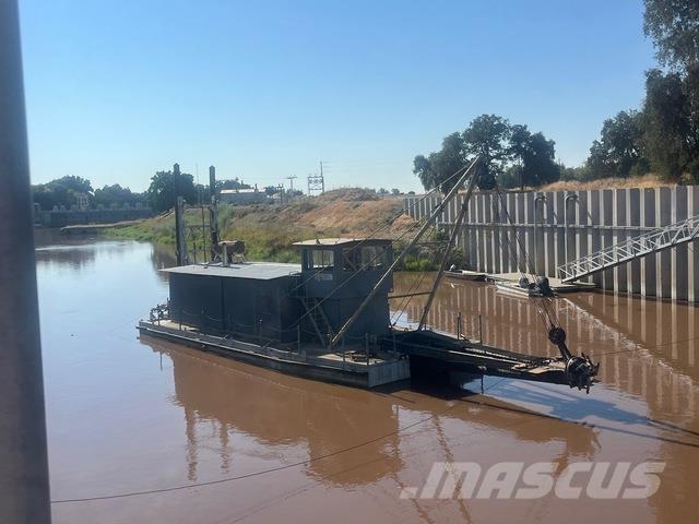  Moore Work boats / barges