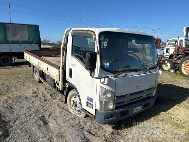 Nissan Atlas Flatbed / Dropside trucks