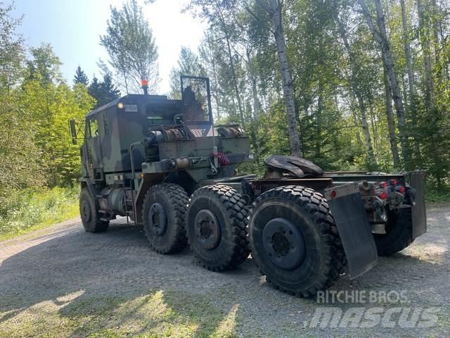 Oshkosh M1070 Prime Movers