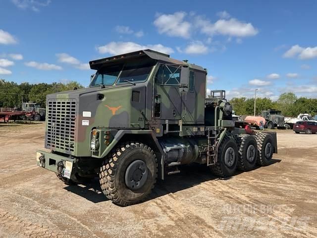 Oshkosh M1070 Recovery vehicles