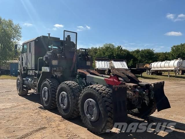 Oshkosh M1070 Recovery vehicles