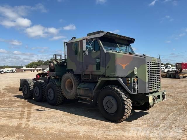 Oshkosh M1070 Recovery vehicles