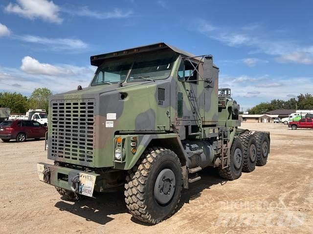 Oshkosh M1070 Recovery vehicles