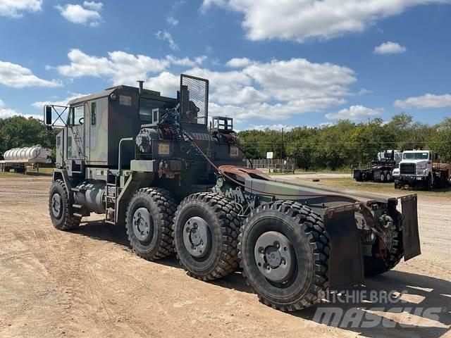 Oshkosh M1070 Recovery vehicles