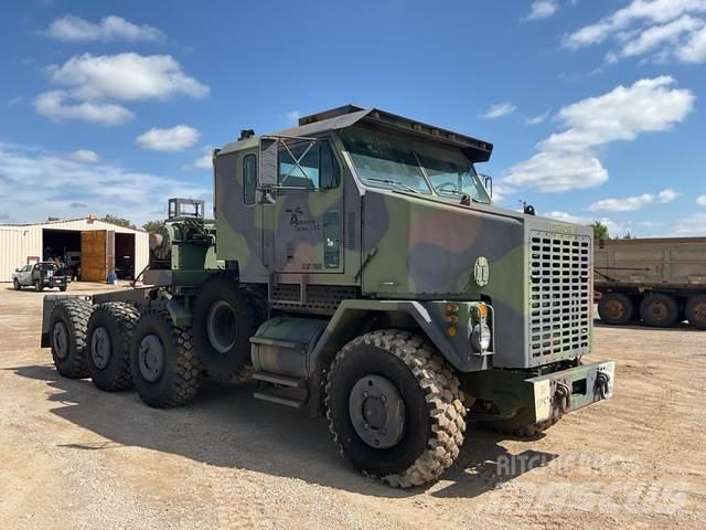 Oshkosh M1070 Recovery vehicles
