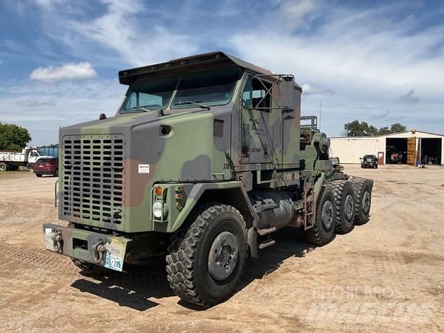 Oshkosh M1070 Recovery vehicles