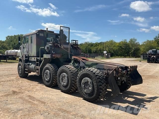 Oshkosh M1070 Recovery vehicles