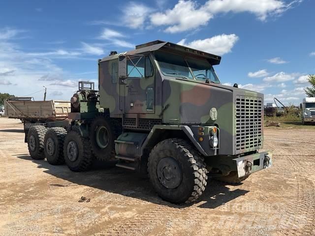 Oshkosh M1070 Recovery vehicles