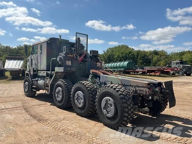 Oshkosh M1070 Recovery vehicles