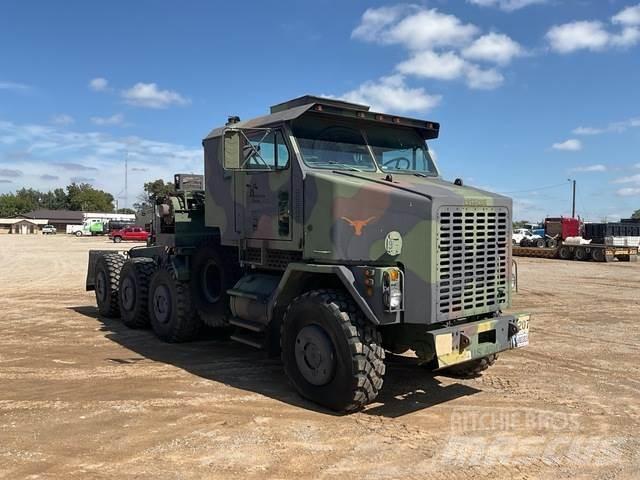 Oshkosh M1070 Recovery vehicles