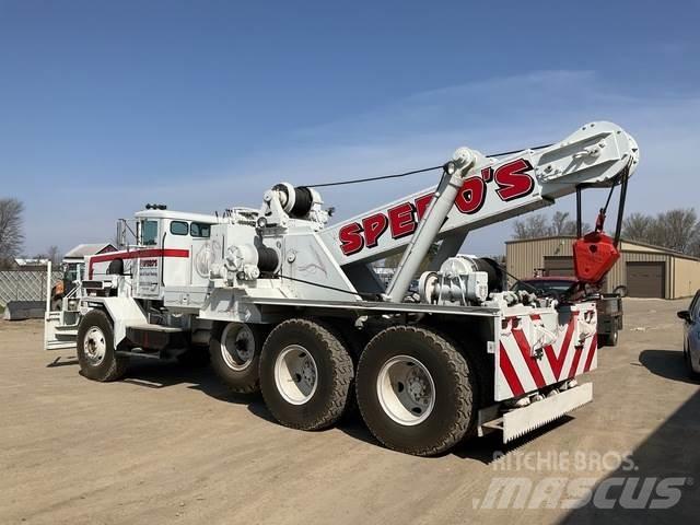 Oshkosh M911 Recovery vehicles