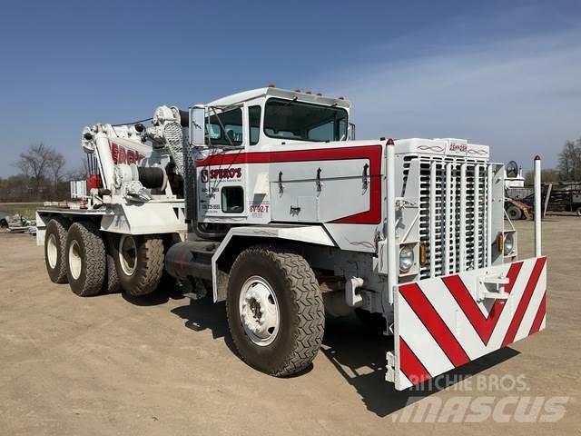 Oshkosh M911 Recovery vehicles