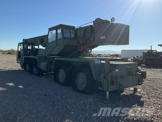 P&H HSHMC-25 Track mounted cranes
