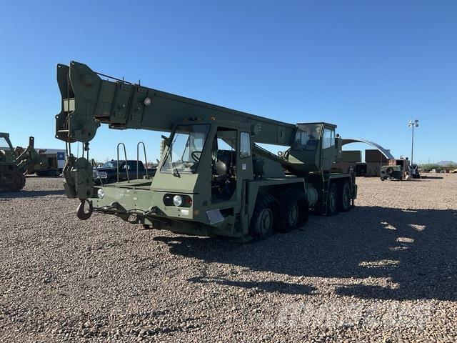 P&H HSHMC-25 Track mounted cranes