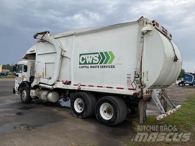Peterbilt 320 Waste trucks