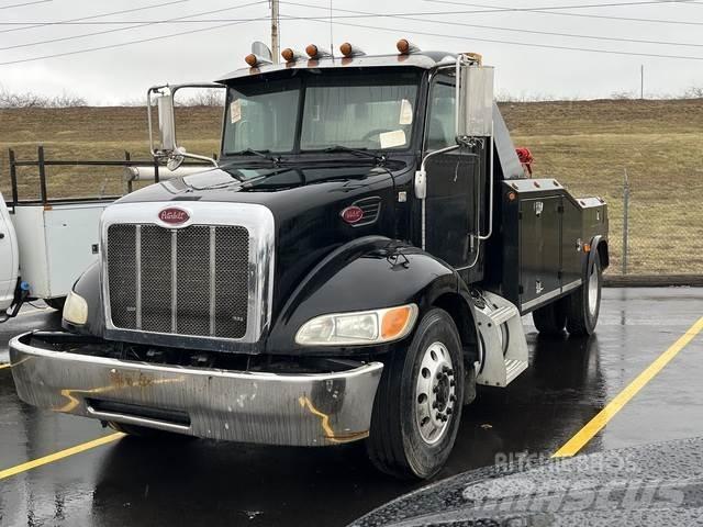 Peterbilt 335 Recovery vehicles