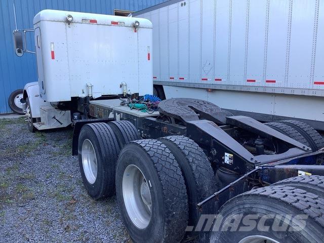 Peterbilt 365 Prime Movers