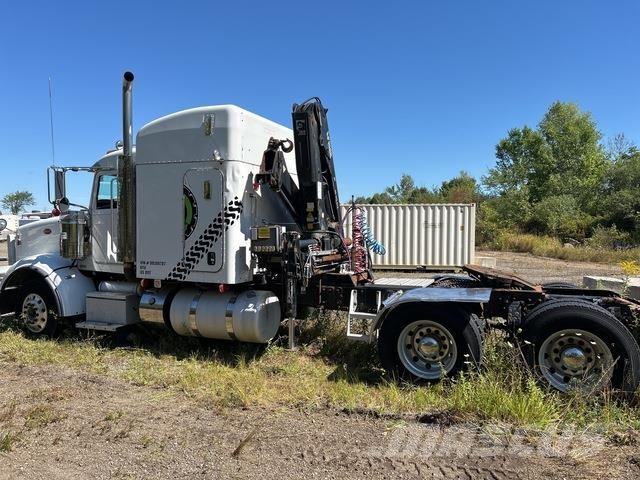 Peterbilt 367 Truck mounted cranes