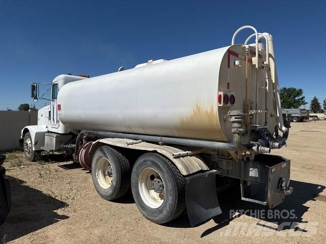 Peterbilt 377 Water bowser