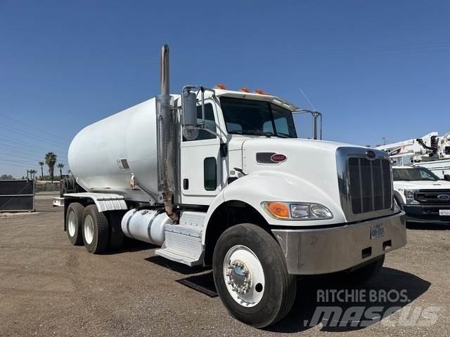 Peterbilt 382 Tanker trucks
