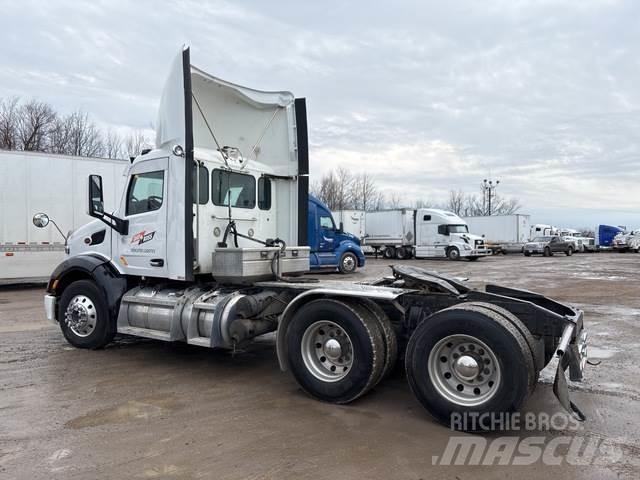 Peterbilt 579 Prime Movers