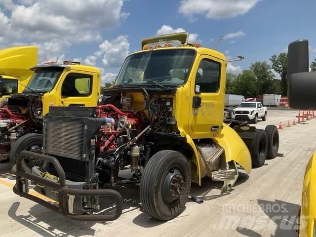 Peterbilt 579 Prime Movers