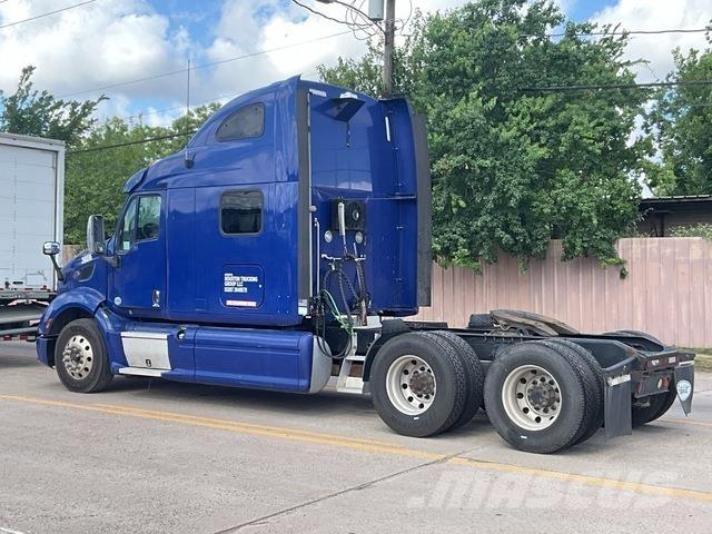 Peterbilt 587 Prime Movers