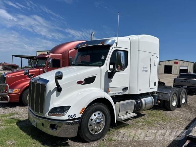 Peterbilt 589 Prime Movers