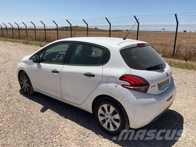 Peugeot 208 Cars