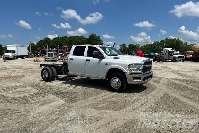 RAM 3500 Cabins and interior