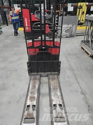 Raymond 8410 Hand pallet truck