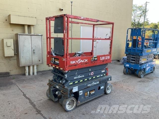SkyJack 3219 Scissor lifts
