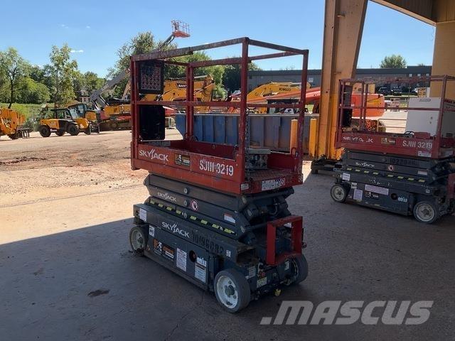 SkyJack 3219 Scissor lifts