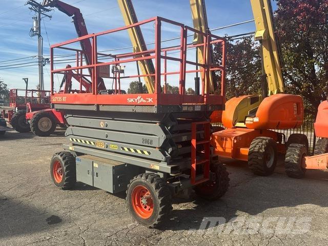 SkyJack 7135 Scissor lifts