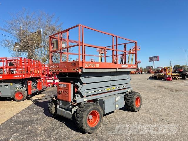 SkyJack 7135 Scissor lifts