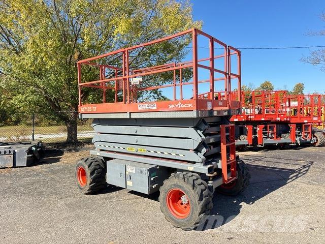 SkyJack 7135 Scissor lifts