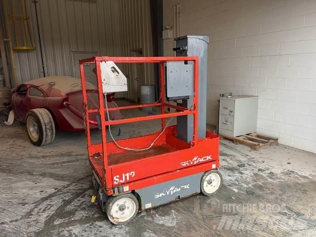 SkyJack SJ12 Used Personnel lifts and access elevators