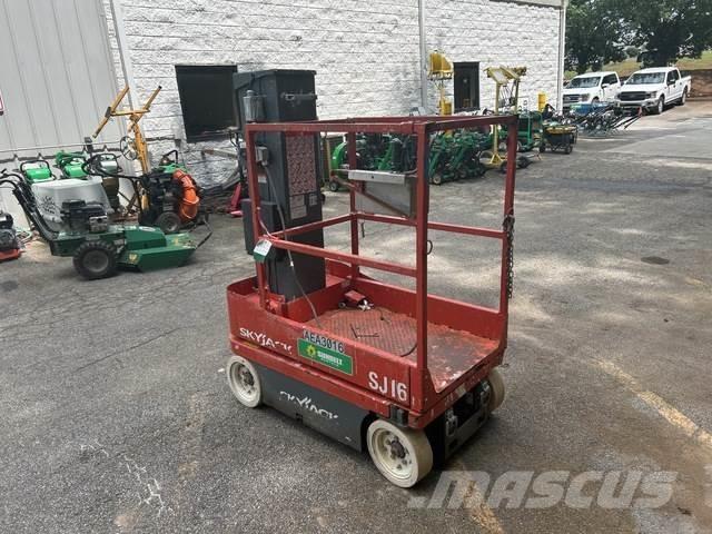 SkyJack SJ16 Used Personnel lifts and access elevators