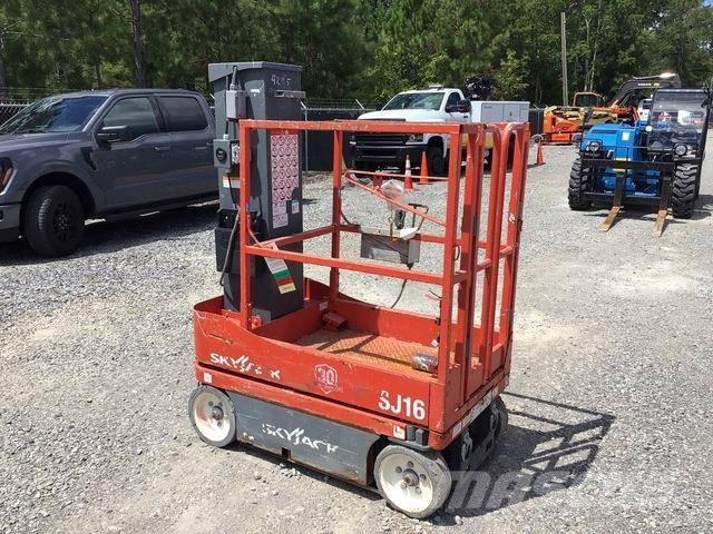 SkyJack SJ16 Used Personnel lifts and access elevators