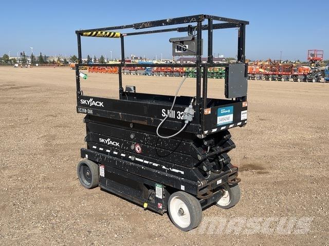 SkyJack SJ3226 Scissor lifts