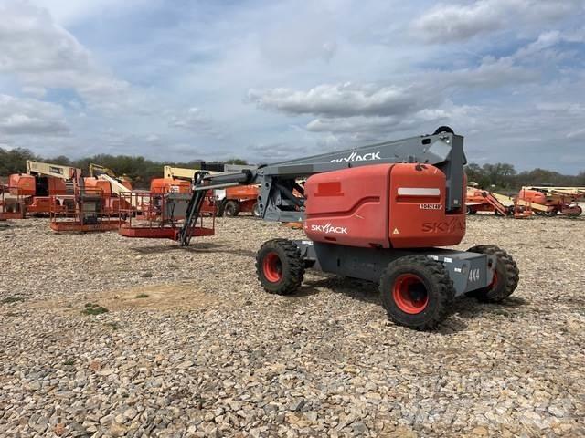 SkyJack SJ63AJ Articulated boom lifts