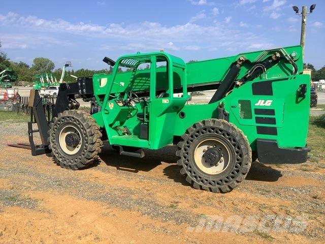 SkyTrak 10042 Telescopic handlers
