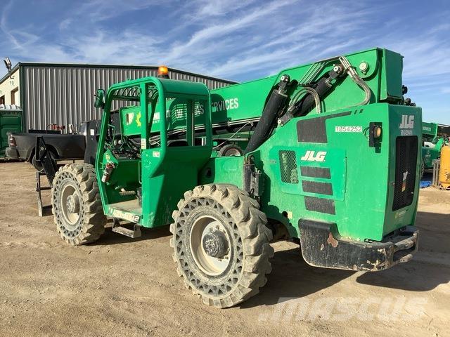SkyTrak 10042 Telescopic handlers
