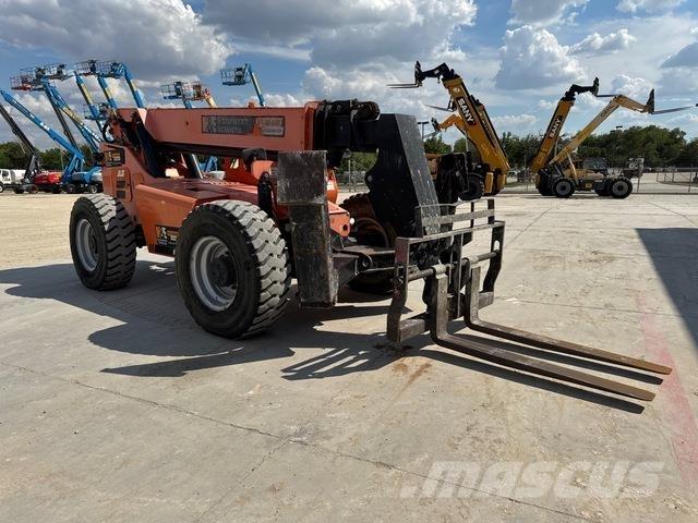SkyTrak 10054 Telescopic handlers