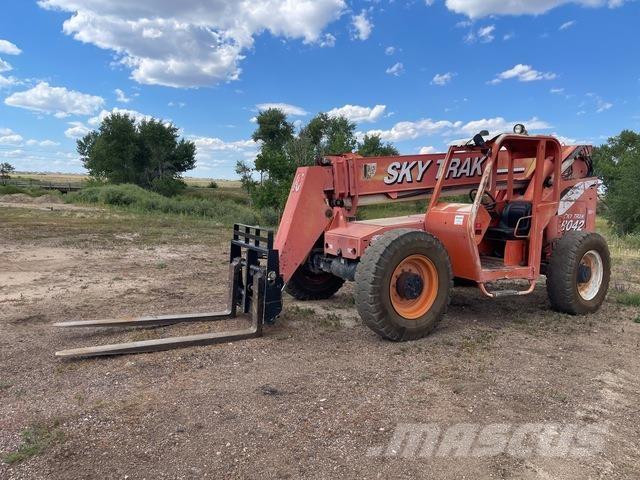 SkyTrak 8042 Telescopic handlers