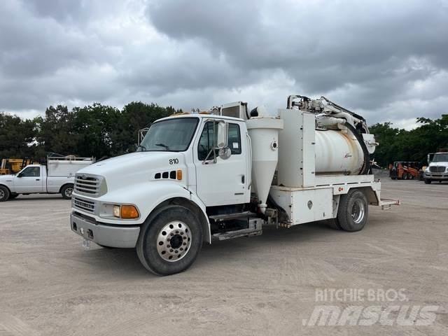 Sterling M7500 Commercial vehicle