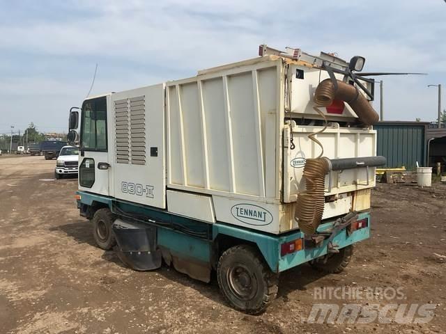 Tennant 803-II Sweeper trucks