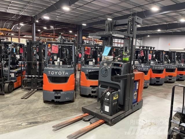 Toyota 7BPUE15 Medium lift order picker