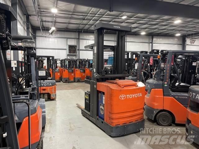Toyota 7BPUE15 Medium lift order picker