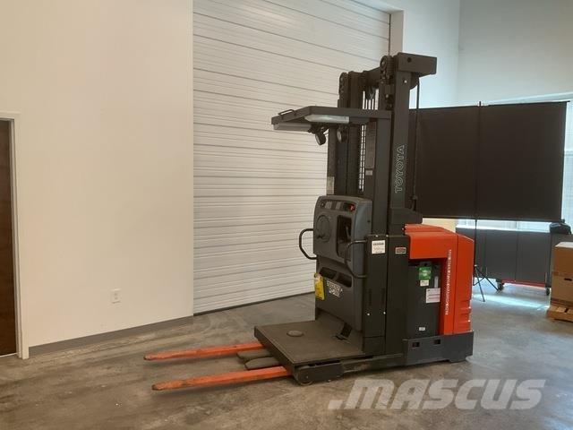 Toyota 7BPUE15 Medium lift order picker